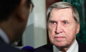 «Успокойтесь, больной!»: Зачем Ушаков гипнотизирует Трампа