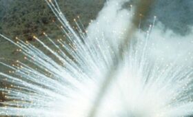 Воюющая страна использовала белый фосфор для выжигания земли в соседнем государстве