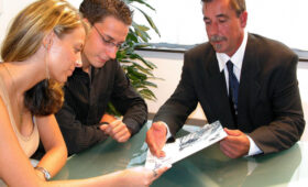 Выдача автокредитов в России почти остановилась: эксперты назвали причины