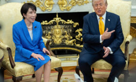 «Заерзала на стуле»: Трамп публично унизил японскую гостью напоминанием о Перл-Харборе