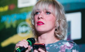 Захарова отреагировала на новый пакет антироссийских санкций