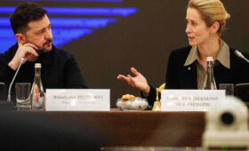 90 ярдов под замком: что на самом деле Каллас шептала Зеленскому, прячась от камер