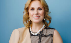 Актриса театра и кино Дина Корзун отмечает красивую дату