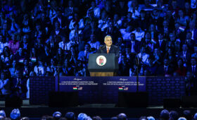 «Алгоритм работает против нас»: Орбан обвинил популярную соцсеть в подрыве предвыборной кампании