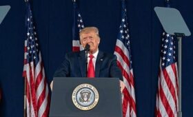 Амбициозный проект Трампа буксует: к юбилею США не успевают отлить даже первый монумент