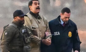 Американцы одобрили схему финансирования судебной защиты пленного президента