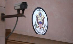 Американским посольствам поручена кампания против “враждебности” со стороны иностранных государств