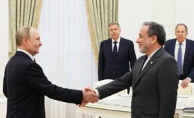 Арагчи и Путин возвращают Трампа к разбитому корыту