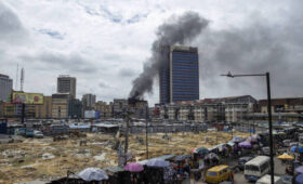 Авиаудар по гражданским на базаре вызвал шок в целой стране