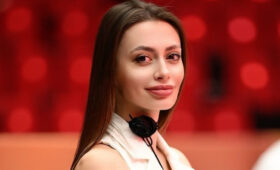 Беременная Яна Луконина разделась до белья для фотосессии