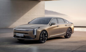 Большой седан Kia K8 получил скромные обновки к следующему модельному году