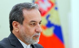 Диалог Арагчи с Путиным: Будущее Ормузского пролива будет решаться в Санкт-Петербурге