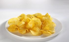 Диетолог сообщила о неожиданной пользе чипсов