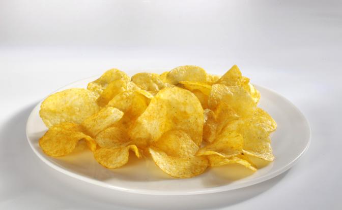 Диетолог сообщила о неожиданной пользе чипсов