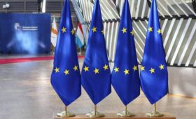 Двадцатый удар по России: ЕС режет нефть, банки и обходные тропы