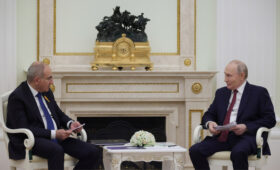 Его глаза не лгут. Они правдиво говорят, что их владелец — плут: свежие впечатления от Пашиняна в Кремле