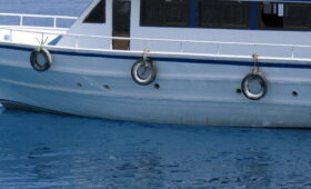 Экипаж круизного лайнера спас мужчину в Карибском море