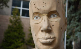 Экспонаты разрушенного музея Прокофьева везут в Москву