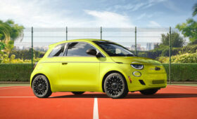 Fiat слегка освежил «кроху» 500e в США и заметно увеличил ценник