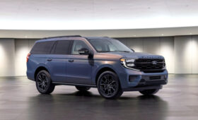 Ford Expedition отмечает 30-летие спецверсией в цвете спорткара Ford Mustang Dark Horse