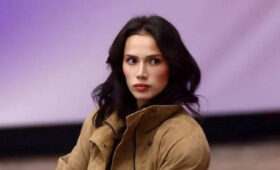 «Гангстерша»: Загитова оделась как мужчина для черно-белых фото