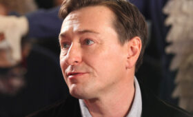 Главный фестиваль страны открылся без его президента Михалкова: премией Станиславского наградили Сергея Безрукова