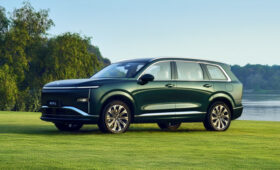 GM и SAIC готовят к премьере большой кроссовер Wuling Starlight L в новом стиле