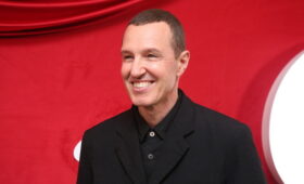 Игорь Верник отрастил волосы и сбежал на пляж: странная смена имиджа