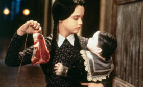 Из Парижа с ужасом: съемки «Уэнздей» переместились в Европу