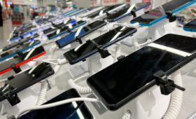 Из-за сбоев в поставках смартфоны, ноутбуки и телевизоры подорожали в России на 6,5–8,7%