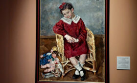 Яркая жизнь Кончаловского на юбилейной выставке: сиреневый сад, семейные портреты и застолья