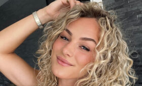 Клавер похвасталась накачанной фигурой, раздевшись до купальника