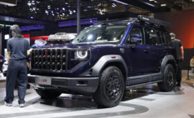 Компания Hongqi представила новый рамный внедорожник и обновленный седан H9