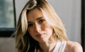 Красный шелк и голая спина: Валиева показала образ, в котором блистала на дне рождения