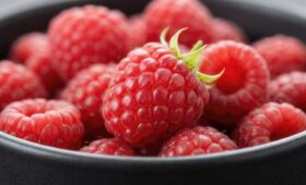 Любимая россиянами ягода защищает организм от воспалений