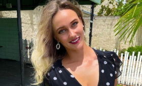 Макушенко сложными позами воссоздала формы животных и растений