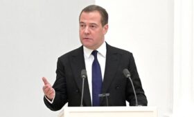 Медведев оценил перемирие на Ближнем Востоке и предупредил баранов-русофобов ЕС