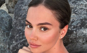 Метеля поделилась пляжными фото, отдыхая на Сейшелах