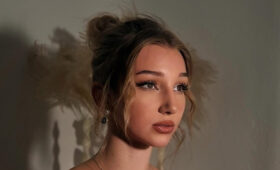 Метелкина прогулялась по Тбилиси в национальном грузинском костюме