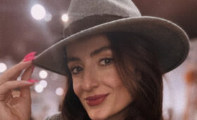 «На богатство»: Эмма Гаджиева в мини-платье искупалась в золоте