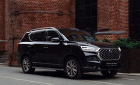 На российский рынок готовится выйти семиместный внедорожник KGM Rexton