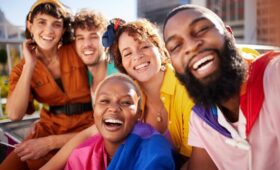 Не только радость: когда смех может сигнализировать о проблемах со здоровьем