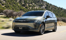 Обновлённый минивэн Chrysler Pacifica предложен с прежним мотором V6