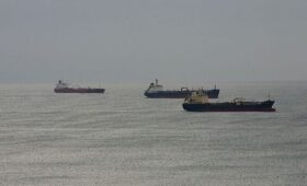 Ормузский фактор и нефтяные качели: Вашингтон снял санкции с части российской нефти