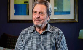 Отец Илон Маска рассказал об управляющих Украиной 50 семьях