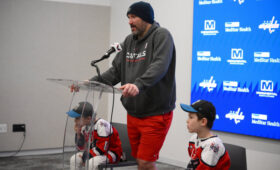 Овечкин ответил на скандирование фанатов «еще один год»: Я подумаю об этом