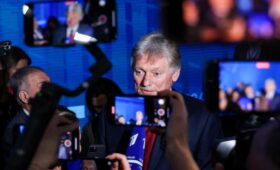 Песков призвал не верить слухам об отставке правительства