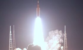 «Побеждаем всех»: Трамп объявил о возвращении США на Луну