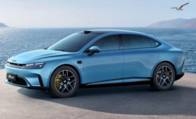 Показан салон большого лифтбека smart #6