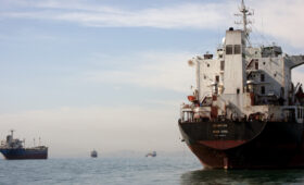 Политолог Супонина: «Дойти до своей обычной нормы 135 судов в день Ормузский пролив сможет не скоро»